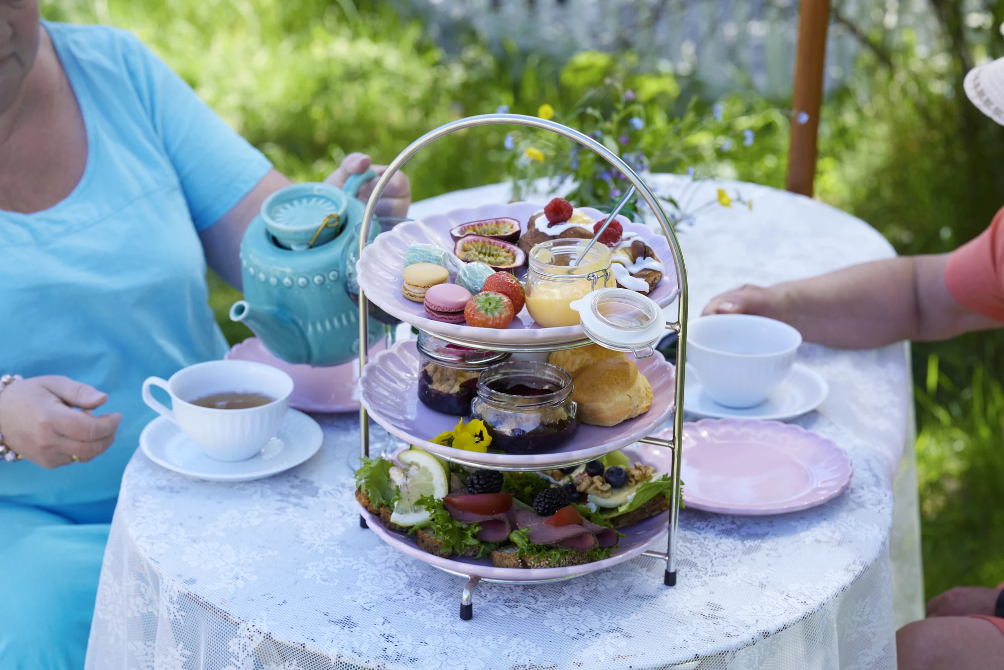HIGH TEA   